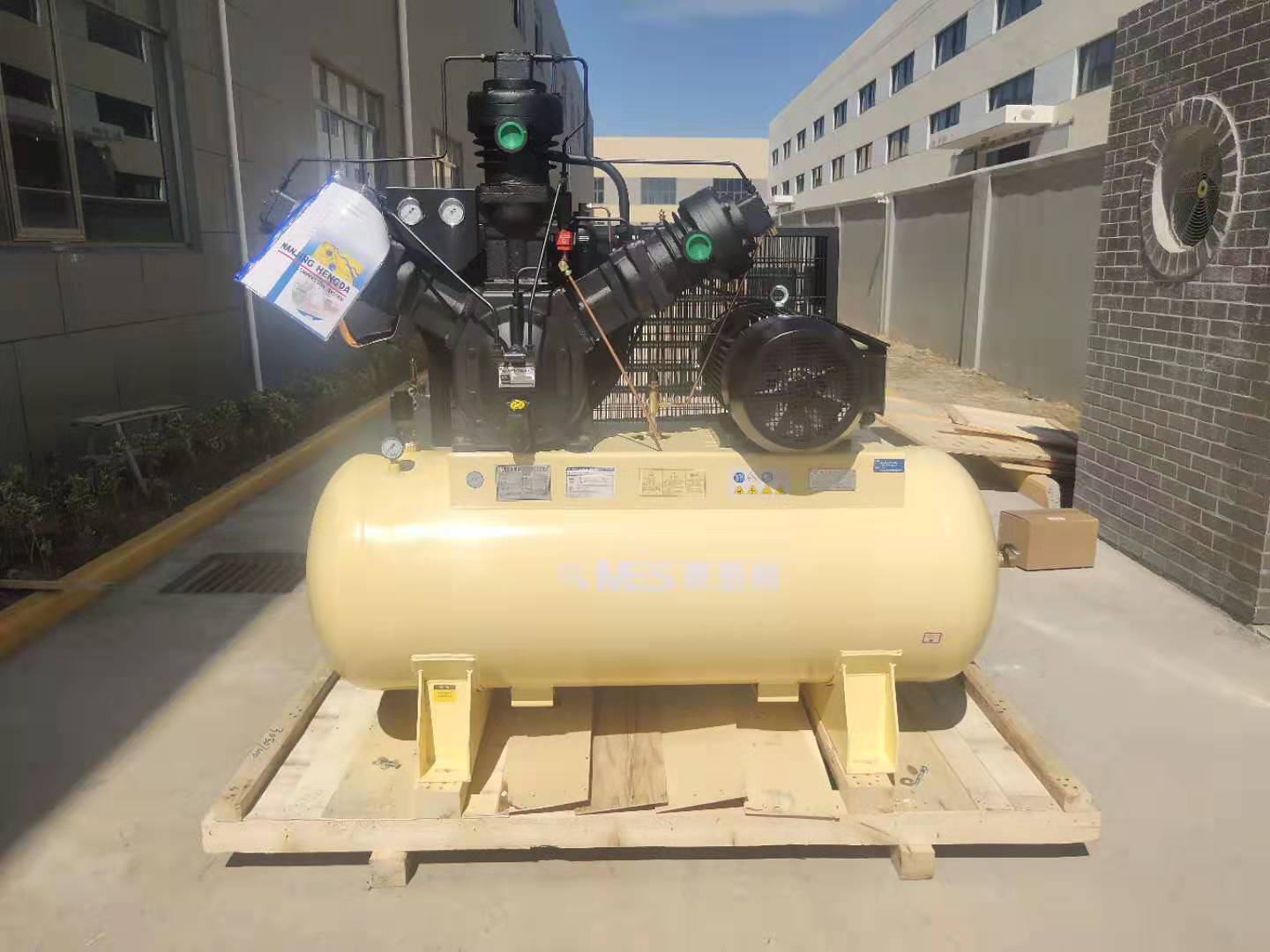 無(wú)油螺桿空壓機(jī)